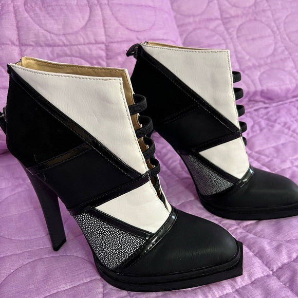 Madani Black&White Heels - Picture 4 of 5